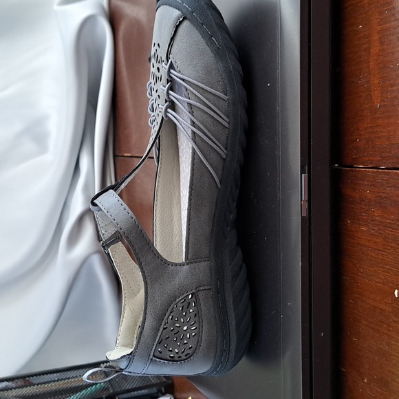 Women's Gray T-Strap Shoes JBD Memory Foam By Jambu size 9W - Picture 3 of 9